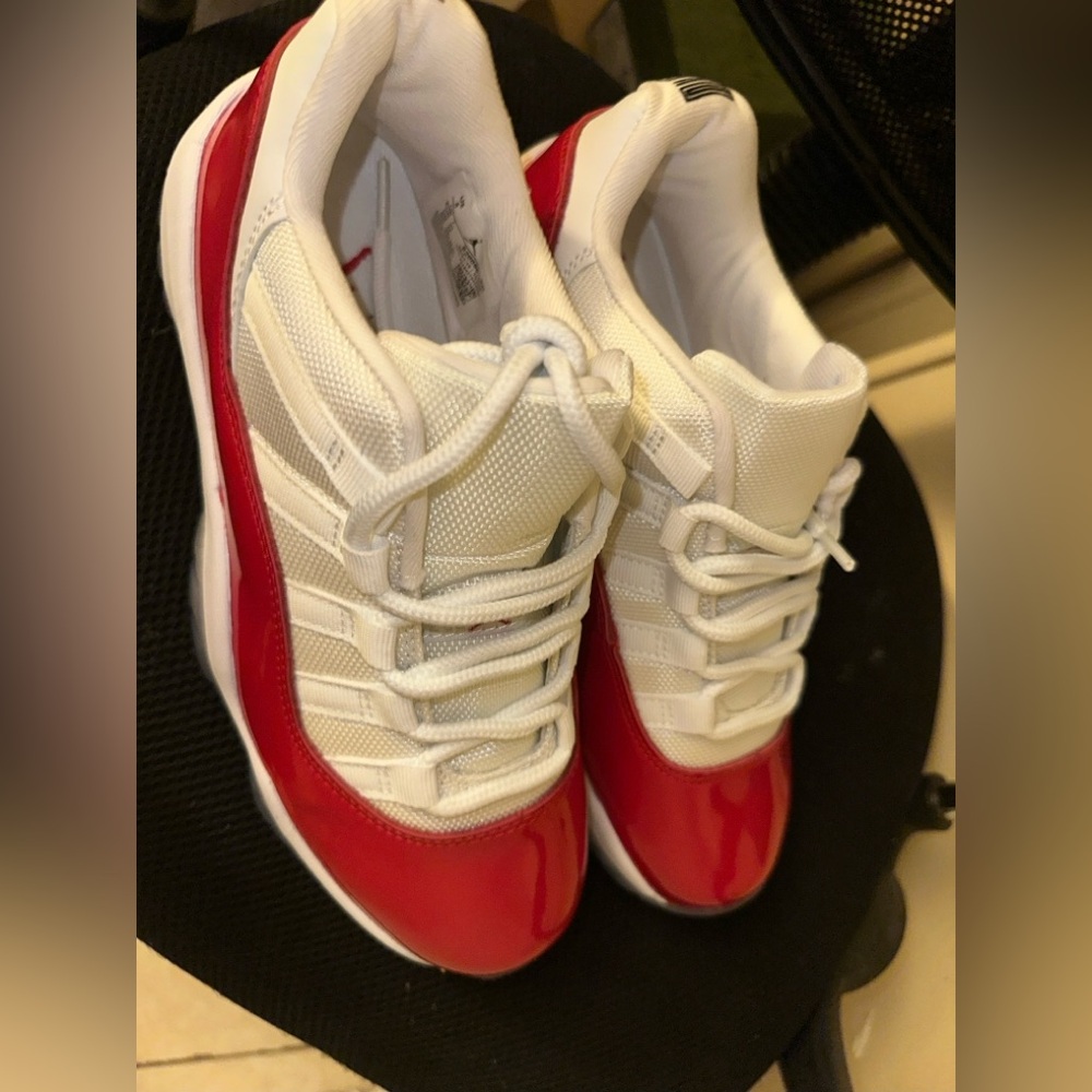 Jordan cherry 11